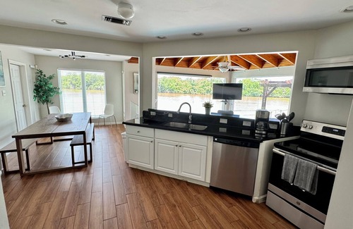 Barrett House | Riverfront Home in Houston with private pool and hot tub