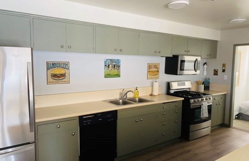 Bullhead City House | Riverfront house with casino view