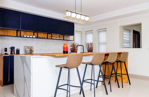 Greater Johannesburg Metropolitan Area House | Riverfront Oasis in Paulshof