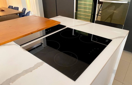 Greater Johannesburg Metropolitan Area House | Riverfront Oasis in Paulshof