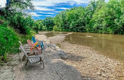 Liberty Hill House | Riverfront Oasis