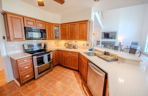 Riva Apartment | Riverfront Retreat 7mil from MD Renaissance Fest!