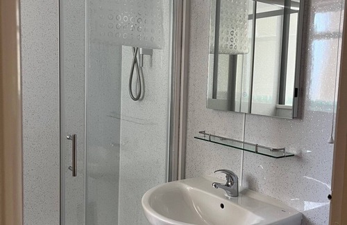 Dartmouth Apartment | Riverside 6 - Three Bedroom Apartment, Sleeps 6