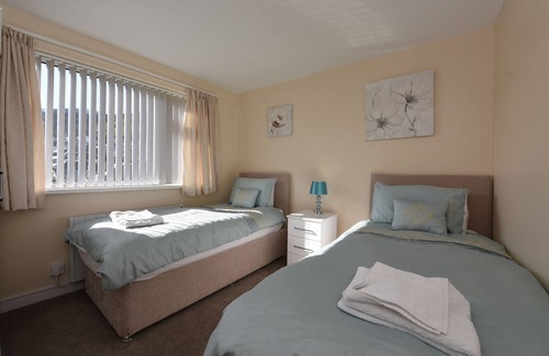 Dartmouth Apartment | Riverside 6 - Three Bedroom Apartment, Sleeps 6