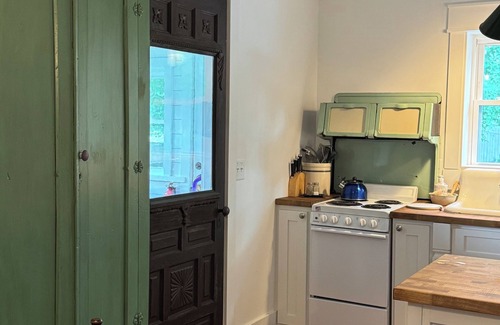 Pisgah Forest House | Riverside Bungalow -Pisgah Nat Forest 1 mile, Dupont Forest 7, Brevard 3 miles