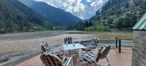 Kel Hotel | Riverside Challets Sharda