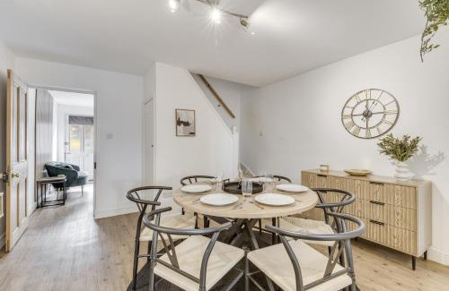 Hertford House | Riverside Cottage Retreat Hertford Town Sleeps 6