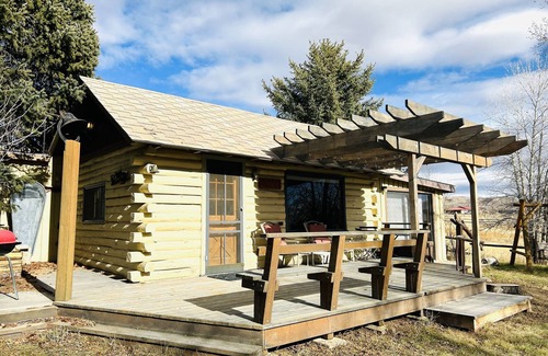 Dubois Cabin | Riverside Cowboy Cabin