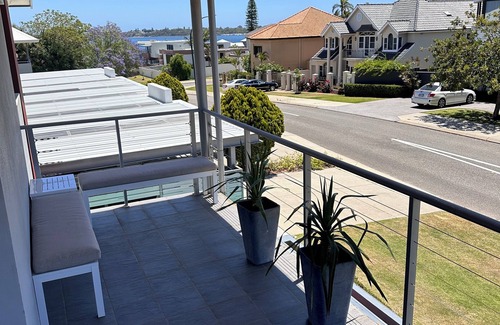 Applecross Apartment | Riverside Escape | 2BR Large Balcony with River Views *Applecross*