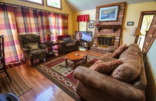 Grassy Creek House | Riverside Escape