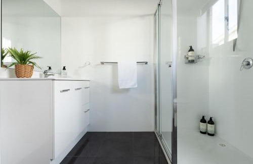 Riverside Apartment | Riverside Gem with Parking and WiFi