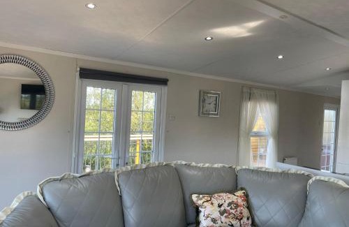 Forest of Dean House | Riverside Lodge, with Hot tub on The River Severn