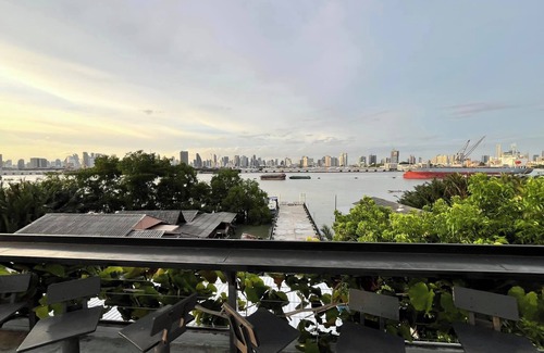 Phra Pradaeng Villa | Riverside Pool Villa in Urban Oasis