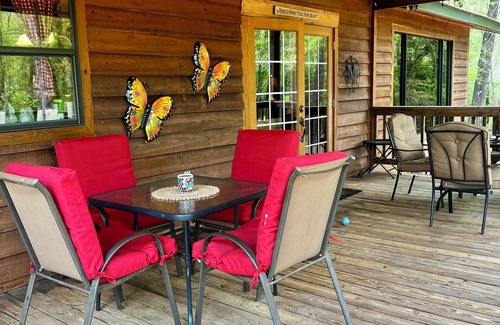 Red Level House | Riverside Retreat LLC.