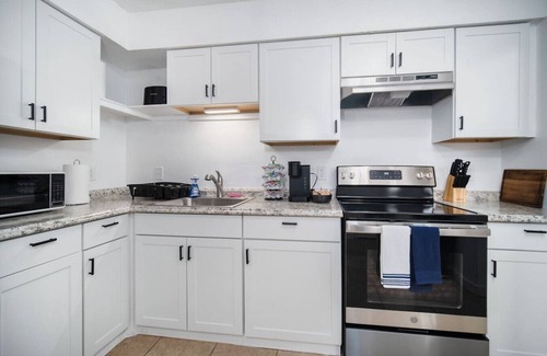 Southpoint House | Riverside Retreat, Patio Near Beaches