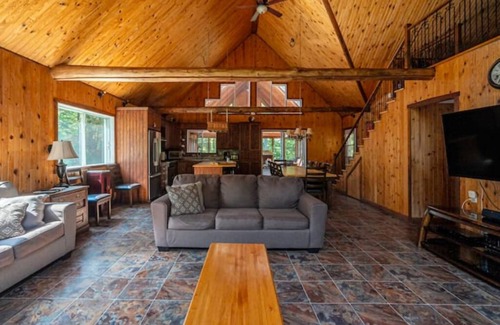 Saint-Raymond Cabin | Riverside Stay w/Pool Table, Open-Air Patio, BBQ