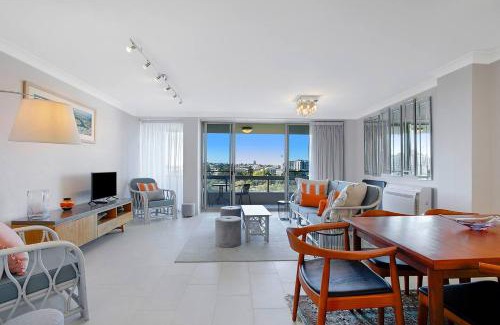Auchenflower Apartment | 'Riverside Terrace' Inner-city Retro-chic with Pool