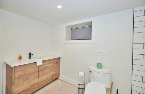 Niagara Falls House | Riverside Walk