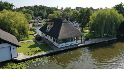 Horning House | Riversmead Cottage in the center of the village of Horning on the Norfolk Broads