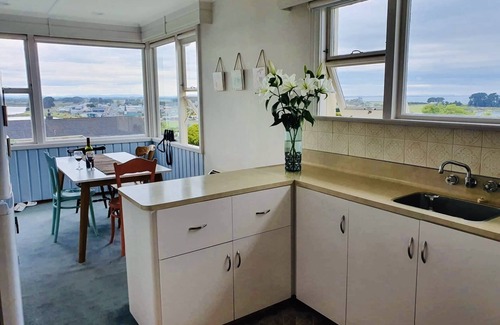 Riverton House | ★Riverton Views has Spectacular Views!★Beach/Township 2 mins★Wifi★