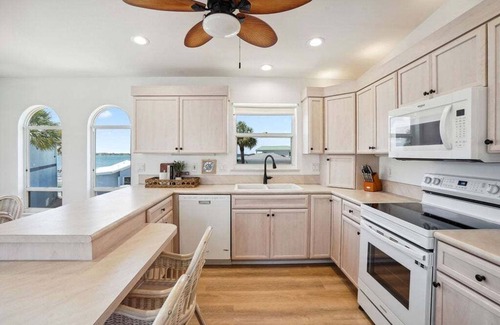 Nettles Island House | Riverview Beautiful remodeled 2 bd 2 bath beach home on Nettles Island