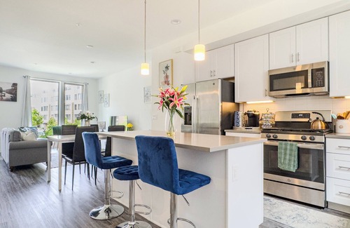Olde Richmond House | Riverview Retreat: 3BR Oasis w/Rooftop & Garage