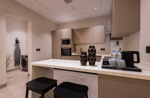 Al Wurud Apartment | Riyadh homes by RAFA Three-Bedroom Premium Apartment D