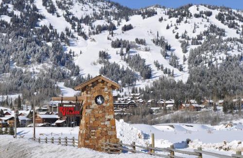 Teton Village Apartment | RMR: Tensleep B4 Condo in Teton Village