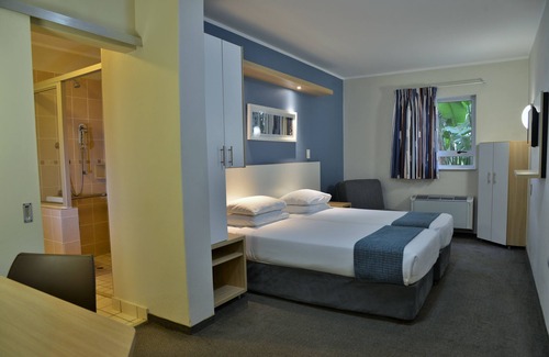 Matroosfontein Hotel | Road Lodge Cape Town International Airport