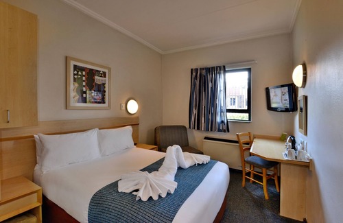 Zwartkop Hotel | Road Lodge Centurion