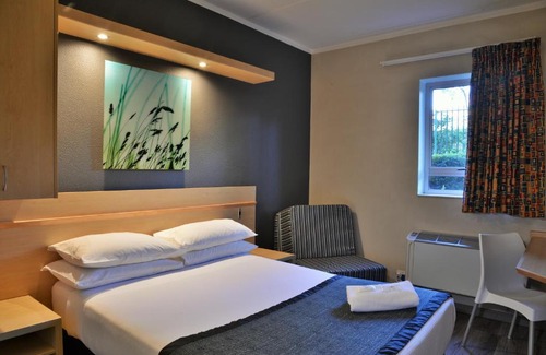 Greater Johannesburg Metropolitan Area Hotel | Road Lodge Rivonia