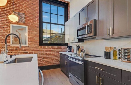 Arts/Warehouse District Hotel | Roami at Brassline Group Friendly #73