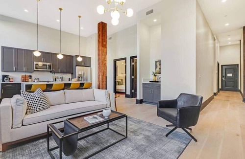 Arts/Warehouse District Hotel | Roami at Brassline Group Friendly #73