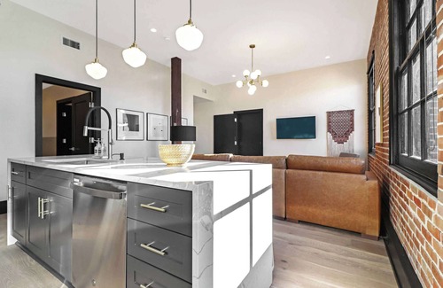 Arts/Warehouse District House | Roami at The Lola | Near French Qtr. | 2 Bedroom