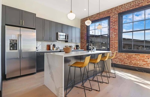 Arts/Warehouse District Hotel | Roami at The Lola Group Friendly #85