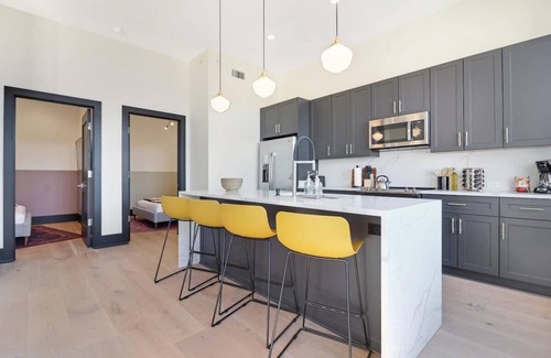 Arts/Warehouse District Hotel | Roami at The Lola Group Friendly #85