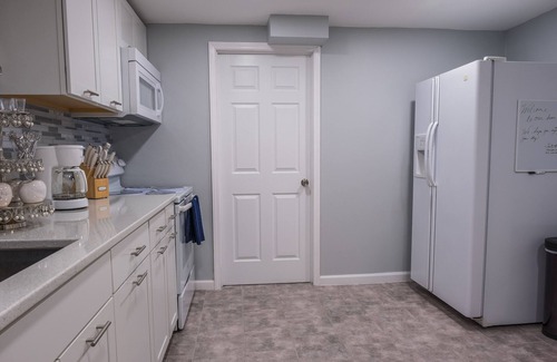 Roanoke House | Roanoke’s modern Lower Level Apt. (Basement).