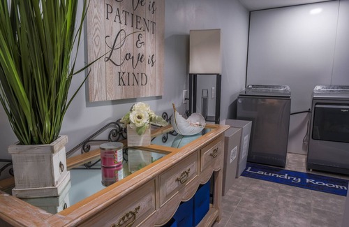 Roanoke House | Roanoke’s modern Lower Level Apt. (Basement).