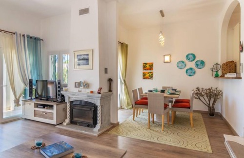 Vale Navio House | Roberts by Interhome