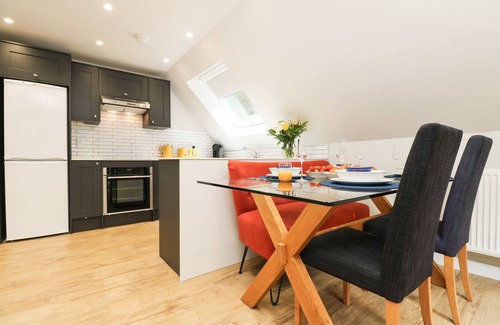 Camborne Apartment | ROBIN'S NEST AT THE SHIRE INN, family friendly in Camborne