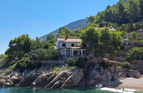 Gdinj House | Robinson Ane