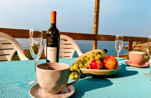 Bol Apartment | Robinson house with private beaches near Bol