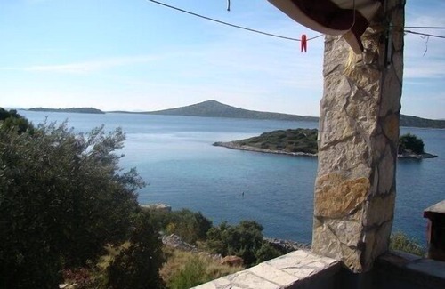 Tkon Apartment | Robinson's vacation right by the sea in Croatia Wonderful vacation for a couple