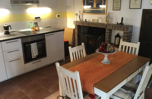 Roccascalegna House | Roccascalegna apricot house