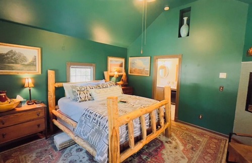 Eureka Springs Historic District Bed & Breakfast | Rock Cottage Gardens Bed & Breakfast