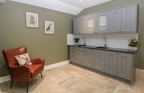 Stoney Middleton Cottage | ROCK MILL APARTMENT, pet friendly, with a garden in Eyam