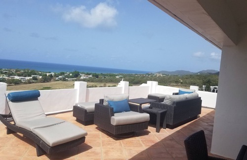 Esperanza House | Rock/Pool Houses. 2 houses with view of ocean and 5 minute drive to beach!