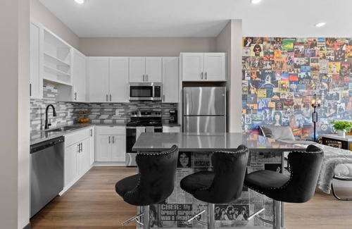 South Nashville Apartment | Rock & Roll Retreat + Free Wifi
