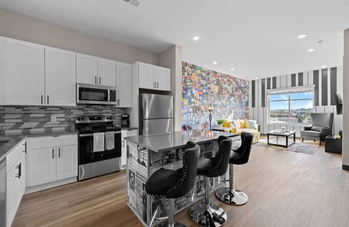South Nashville Apartment | Rock & Roll Retreat + Free Wifi