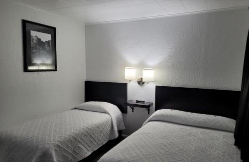 Custer Hotel | Rocket Motel